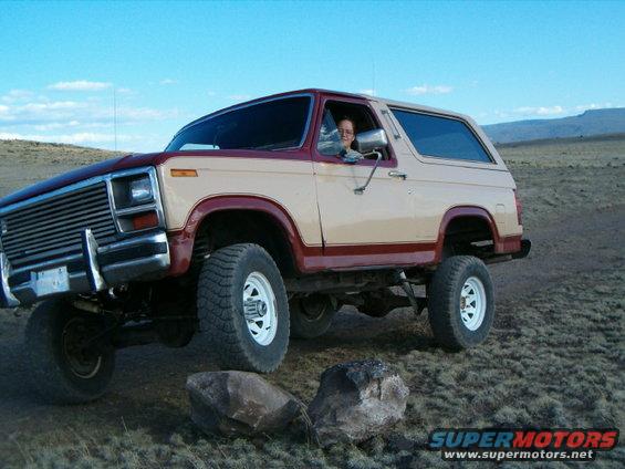 hpim0674.jpg and the best way to be able to work on the Bronco is to get the wife into it!