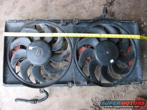 img_0747.jpg Dual Taurus fans mounted. This took some shroud cutting, and the are about as close to each other as possible. 34.5 inches end to end.
