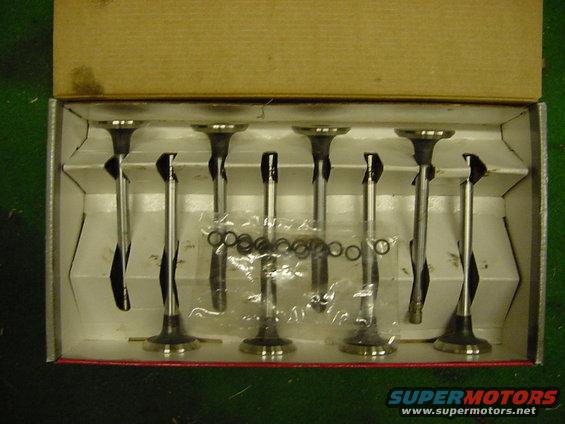 Box of engine valves with retainers