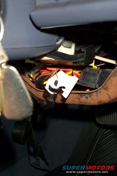 transmission-range-indicator-cable-unhooked.jpg Here's a pic of the transmission range indicator cable unhooked and unbolted. 