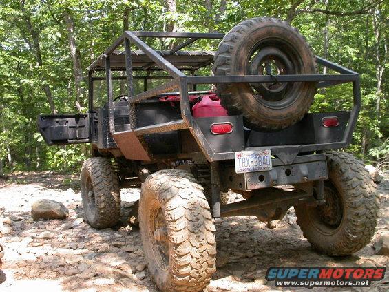 dscn2204.jpg Sweet custom bed / cage.