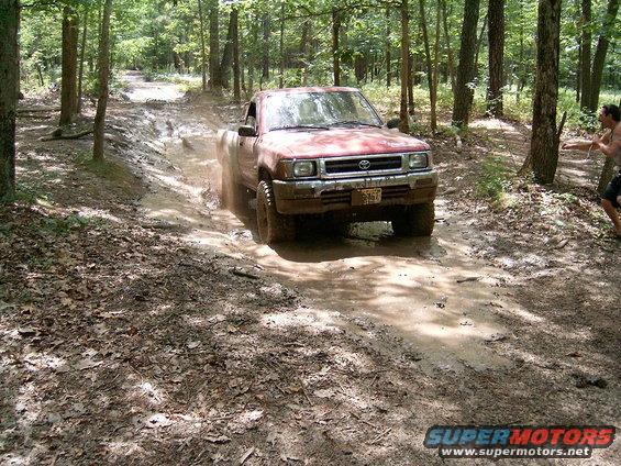 hpim0531.jpg edawg75 rolling out of the first hole to claim a truck