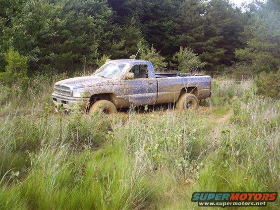 nj_wheelin_011.jpg mopars stuck trying to help me out