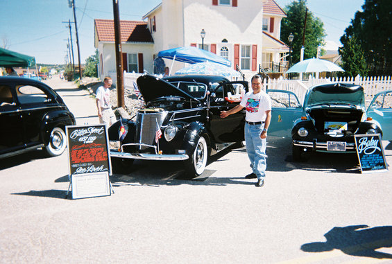 6373660r102410a.jpg Joe Whiplash with his 37 Ford and Baby under 100000 mile on the bug