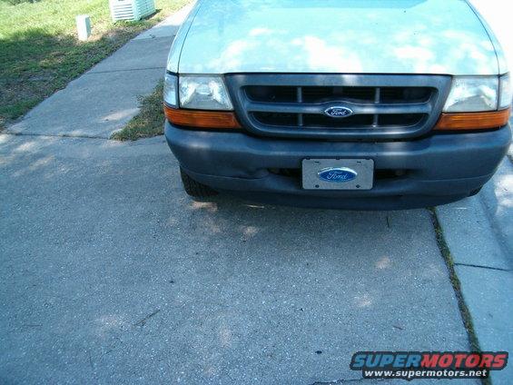 1998 Ford Ranger front grille and bumper with Ford logo license plate