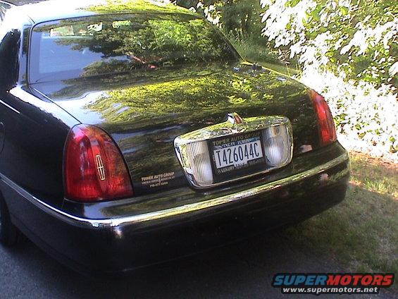 dsc00510.jpg Back of the 2001 Town Car