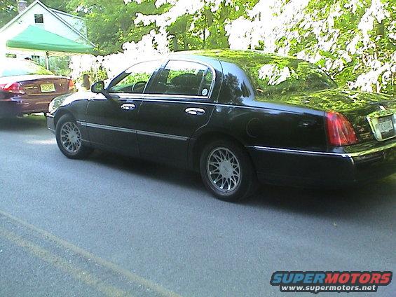 dsc00511.jpg side of town car