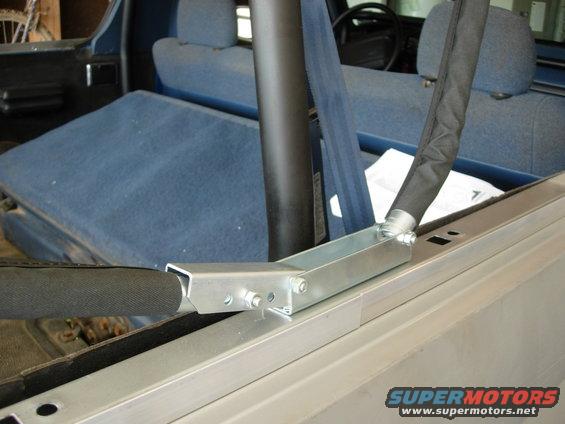 dscn0735.jpg view of the bracket that secures the bows