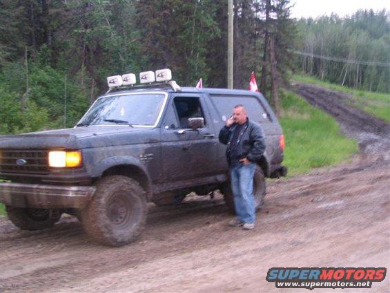 89-ford-bronco-022.jpg a mans work is never done! LOL