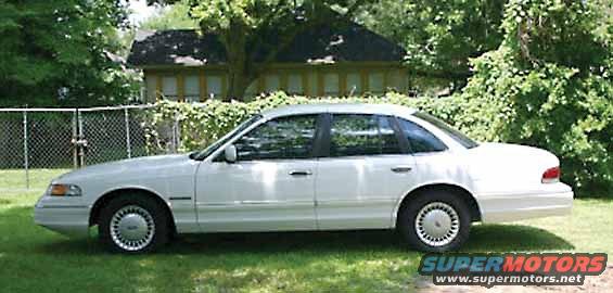 crown-vic.bmp.jpg Before the MB Motoring wheels installed.