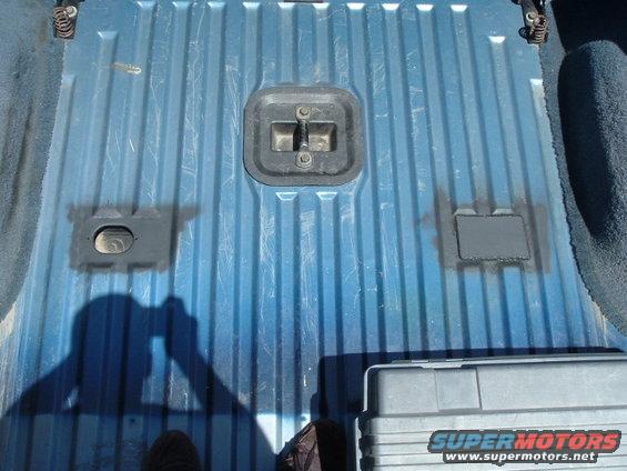 dscf0917.jpg shot of how the mounts tie into the frame. the body mount bolt will be extended to the top of the plate.