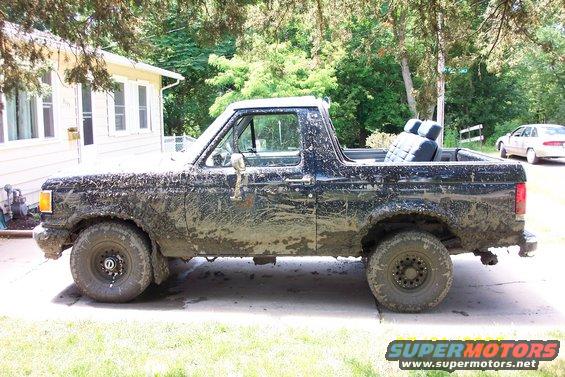 bronco2-7105.jpg New Warn Standard hubs installed. 4x4 works great. would have had more fun if we weren't in a drought.