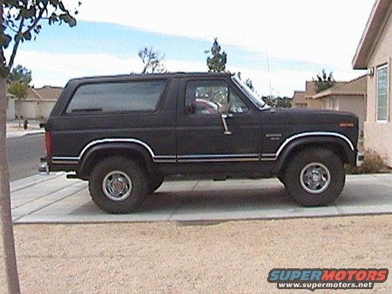 Stock Suspension, with 35's. Notice, not much room for wheel travel.