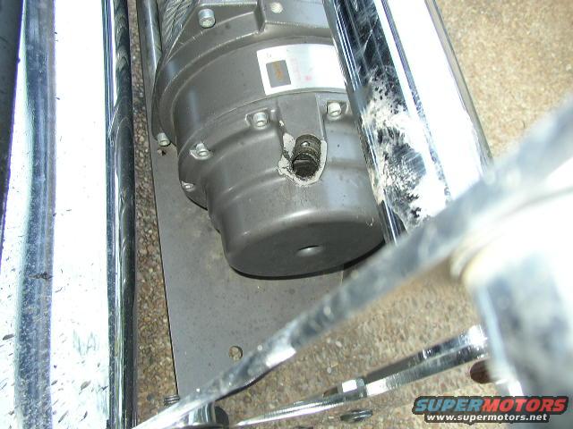 broke-winch-003.jpg 
