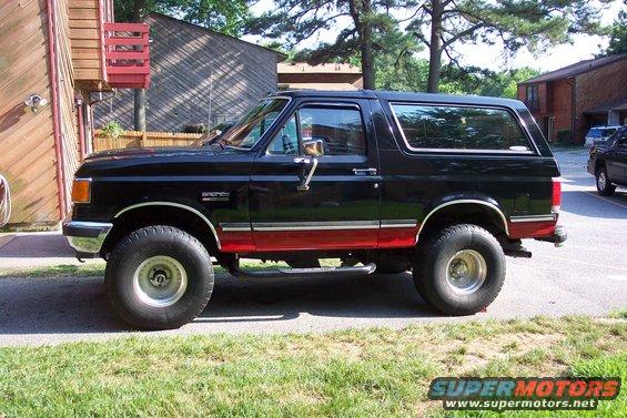 3 in body lift, with 35x12.50x15 tires, door window seals just replaced. I have never take the top off, but it looks as though it has been before.