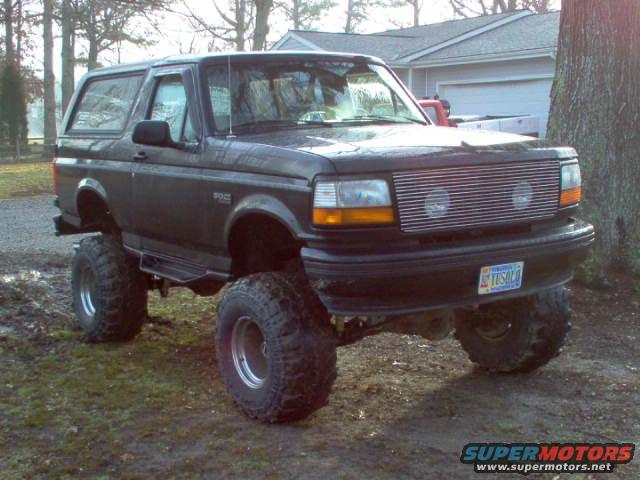 HERES  AFTER I PUT SOME 2INCH DAYSTAR COIL SPACERS IN THE FRONT AND 3 INCH BLOCKS IN THE BACK, NOW ITS GETTING CLOSE TO A GOOD SIZE BUT STILL GOT THOSE UGLY STEEL WHEELS  BUT I'M NOT THROUGH YET