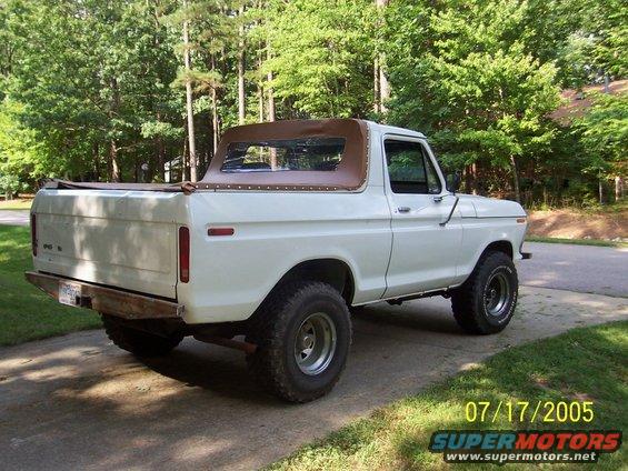 1978 Ford Bronco, rear 3/4 view, white exterior, brown soft top, aftermarket bumper