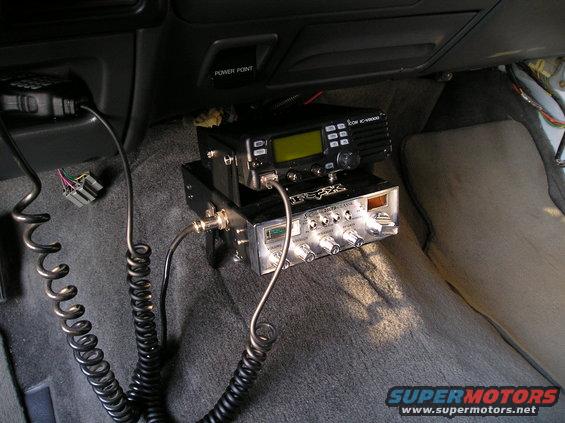 p7200120.jpg Icom IC-V8000 and cobra 25LTD