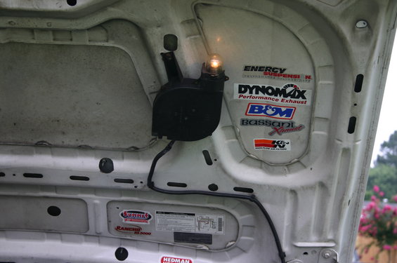 img_1009.jpg factory light with a 25' retractable cord.