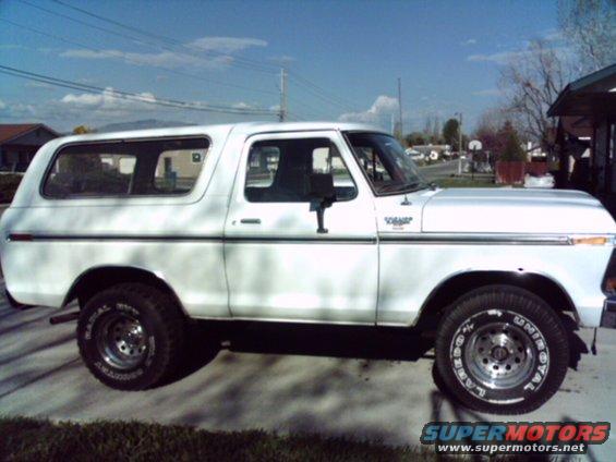 White 1978 Ford Bronco parked on a driveway, side view
