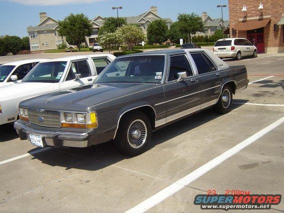 Gray 1988 Ford Crown Victoria LTD sedan, 3/4 front view