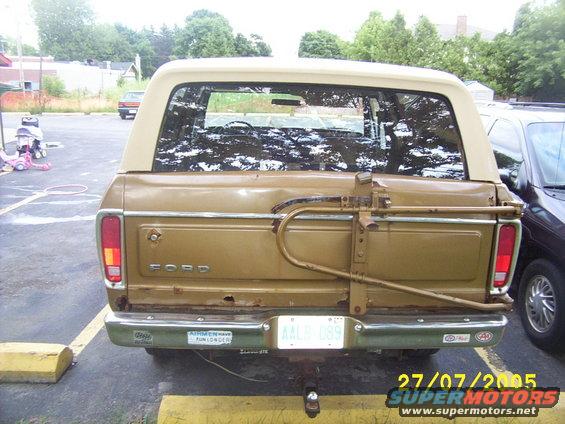 Tailgate, bent an rusted