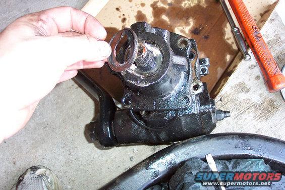 03removedustcap.jpg Pry out the dust cap