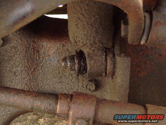 drivers-old-bott-mount.jpg Old drivers shock still mounted.  See why I need to get new ones.