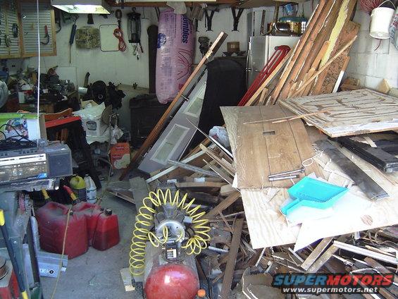 dirty-garage.jpg My dirty old garage.