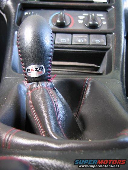Interior gear shift knob with RAZO badge and red stitching