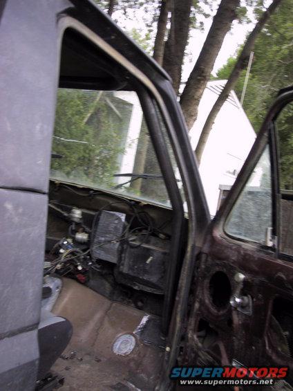 img_0212.jpg pass-side leg