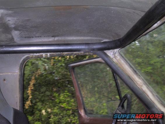 drivers-side leg to hoop