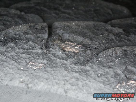 pict0076.jpg Worn tire front passenger tire-2