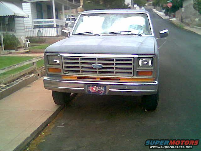 1982-ford.jpg this has a blown eng i let my cuzzin take it out ! but thats why he gave me that trailer! 
