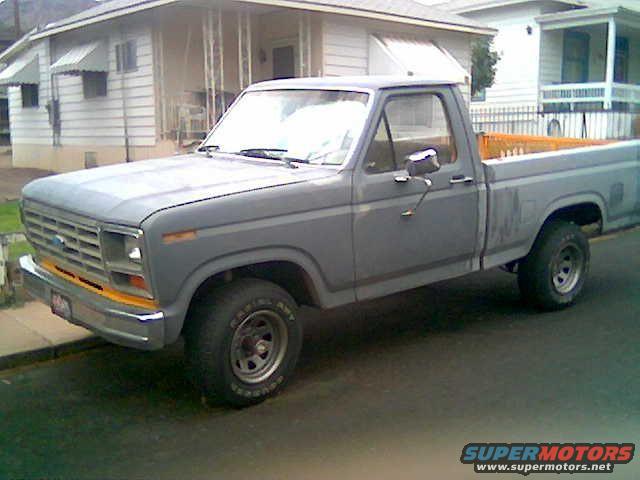 1982-ford-2.jpg i have an 81 bronco w/no tittle my dad bought me for spare parts for my 80 the eng is going in here 
