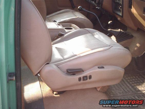 aaaa0036.jpg 6-way power Eddie Bauer Leather Seats