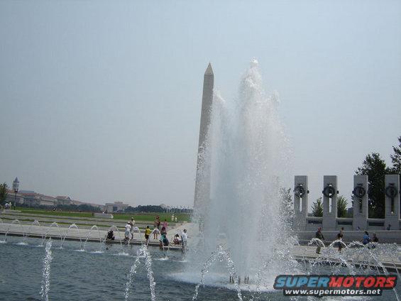 Washington Monument and WWII Memorial with fountains and people