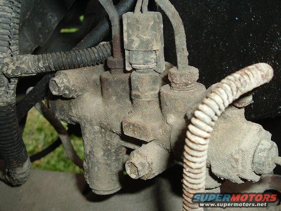 dscf1877.jpg Brake Proportioning Valve 8-11-05