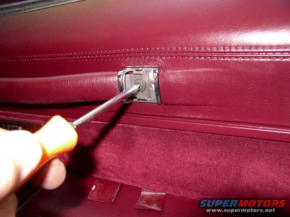 img_0096.jpg Off come these screws next