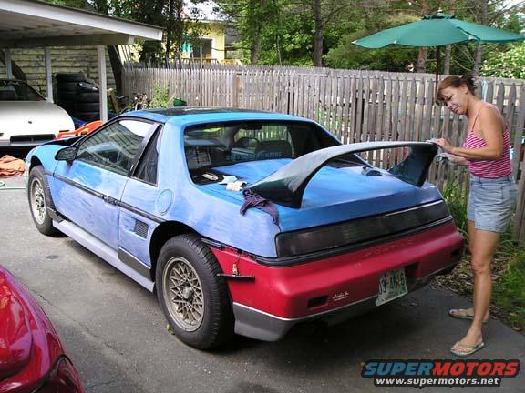 1984 Pontiac Fiero rear view, blue and red with spoiler