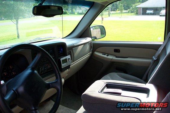 dcp_0250.jpg XM is crooked and you can sortof see the lights in the vents. More pics are coming at night when the yukon is lit up