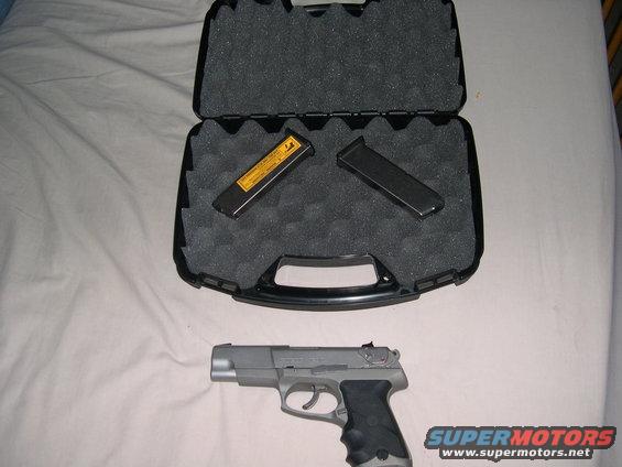 pistol,case,2-mags &ammo