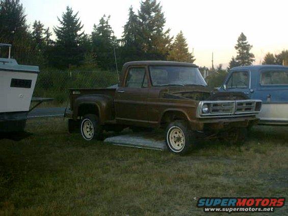 aug20382.jpg This is the Duece, I took of the front bumper
off because It was nice.