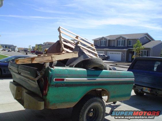 picture-006.jpg stuff we picked up, minus the good pallets... those are for my tire storage.