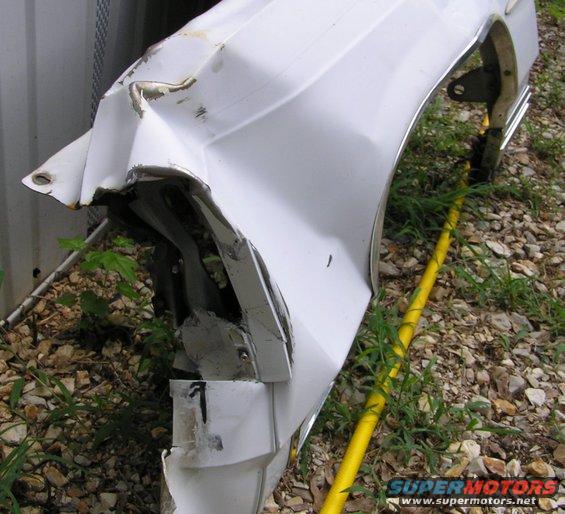 28.jpg damage on fender