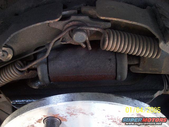 100_0306.jpg Leaking Wheel Cylinder
