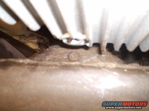 p1050665.jpg Cross member clearence, 1"