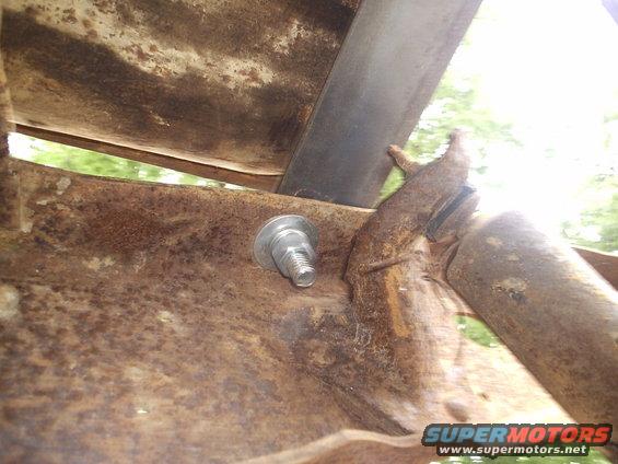 p1050676.jpg 5/8" bolts provide secure mounting