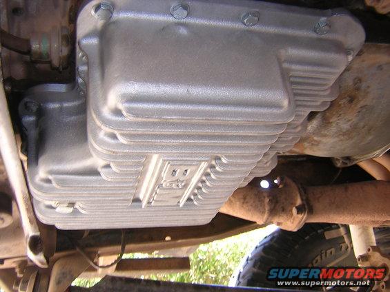 Deep transmission pan with fins, marked 'B&M'