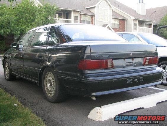1990 Ford Taurus SHO rear view, parked next to another car